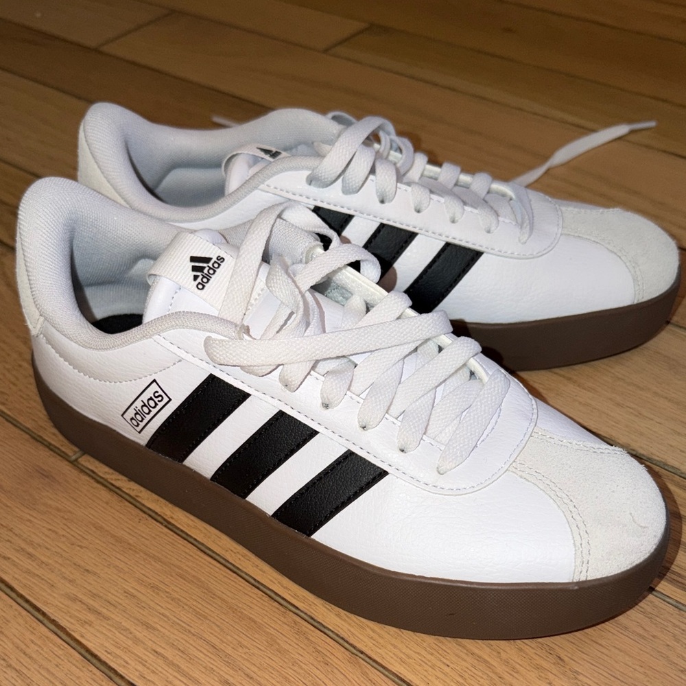 Adidas Sneakers